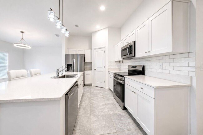 Building Photo - 688 Sand Pne Ln
