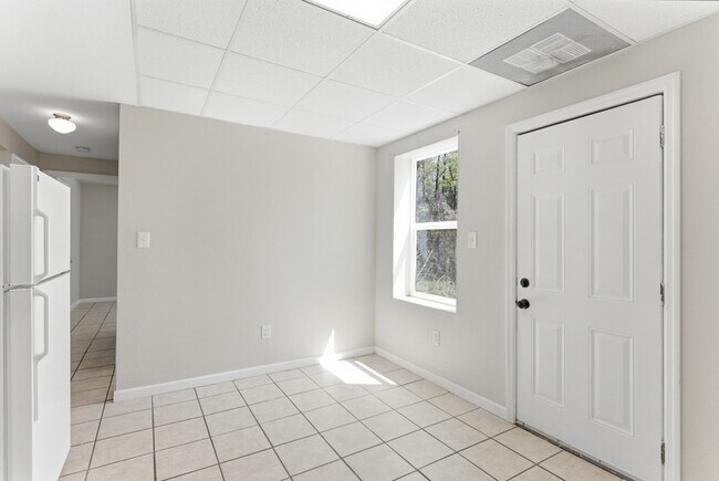 Building Photo - 3300-3374 Valley View Drive - 3330