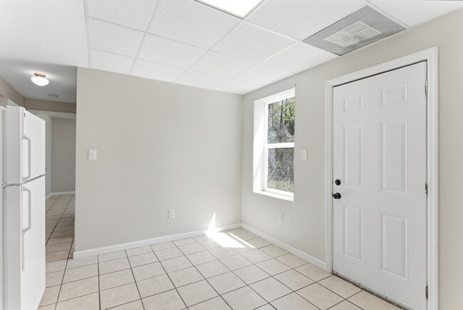 Building Photo - 3300-3374 Valley View Drive - 3360
