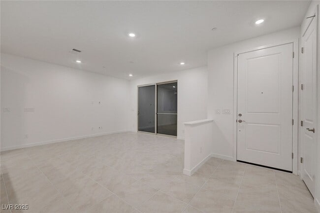 Building Photo - 2537 Monolith St