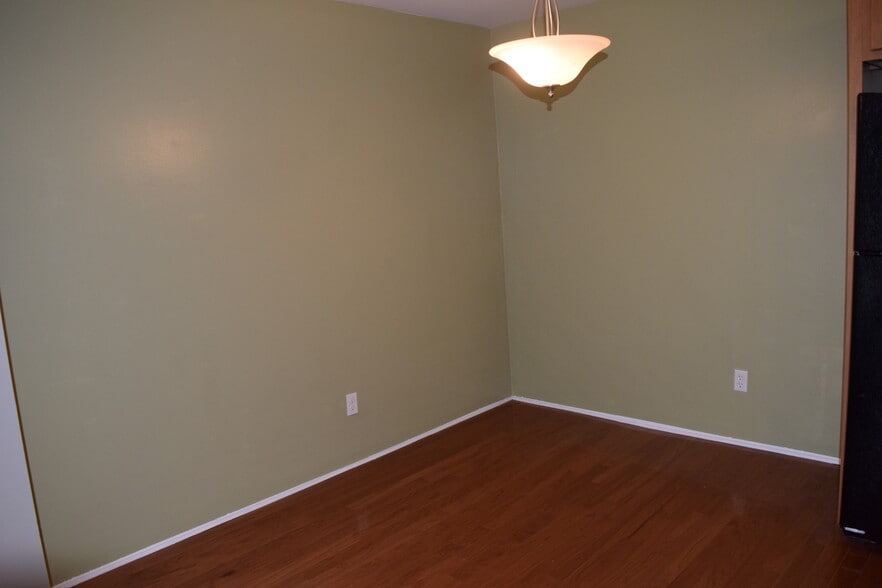 Nook - 2425 Torquay Ave