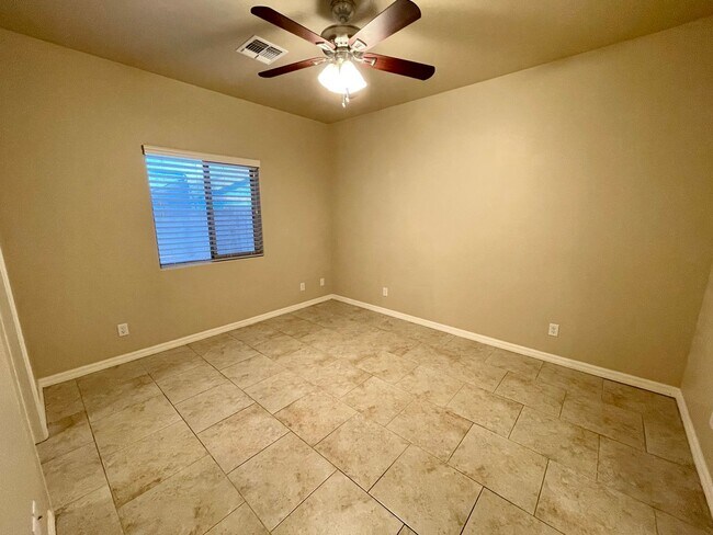 Building Photo - Beautiful 3 Bedroom Home in Central Kingman!