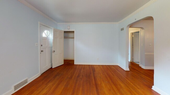 Building Photo - Spacious Three Bedroom Silver Spring House...