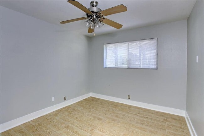 Building Photo - 2313 La Casa Dr