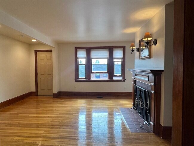 Building Photo - 584 Humphrey St