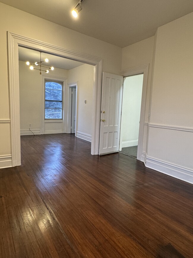 Open entryway and living space feel open and bright! - 118 Philip St