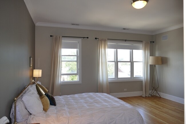 Building Photo - 3024 N Sheffield Ave