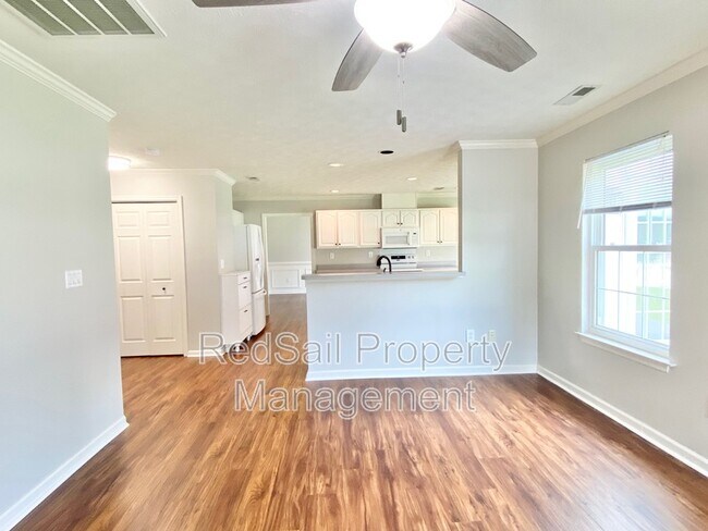 Building Photo - 200 Halles Run