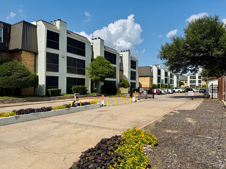 Building Photo - 11470 Audelia Rd