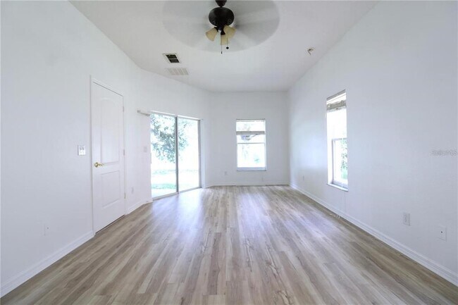 Building Photo - 16543 Cedar Run Dr