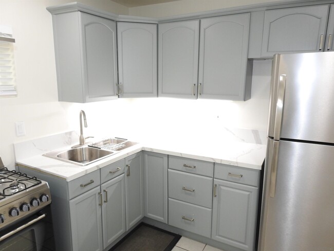 Primary Photo - 2966 E St