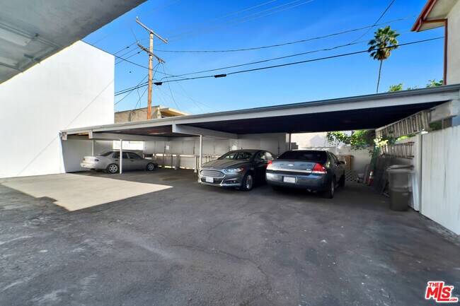 Building Photo - 926 N Spaulding Ave