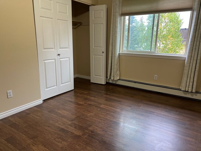 Building Photo - Easy JBER Access and Quiet Location *Unfur...