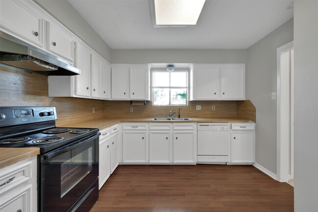 Building Photo - 1604 Hazelwood St