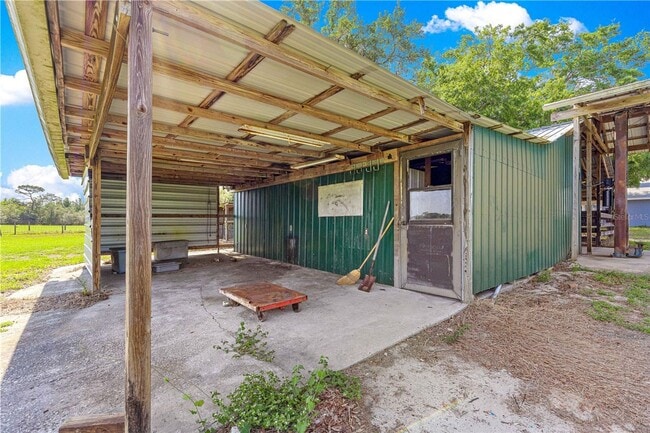 Building Photo - 3/2 Farm Home on 18.25 acres