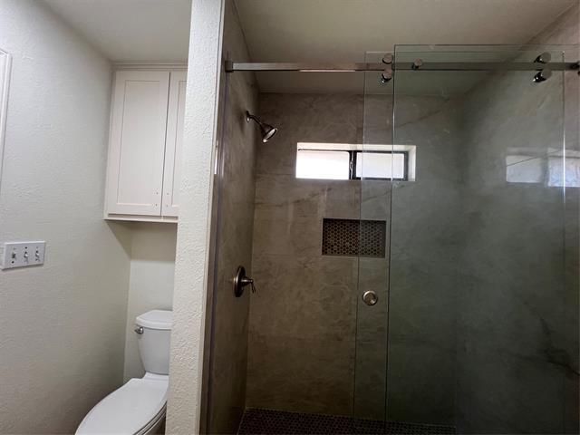 Building Photo - 2501 Primrose Dr