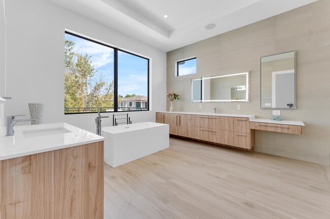 Building Photo - 239 NE 11th St