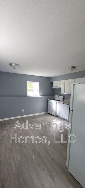 Building Photo - 700 N 70th St