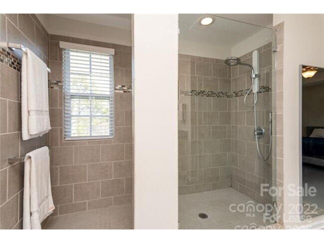 Building Photo - 3044 Spinner Ct