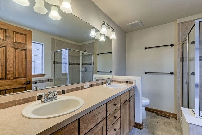 Building Photo - Light-Filled Living in a Peaceful Fort Collins Neighborhood