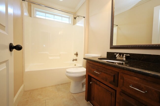 Building Photo - 4383 Kenilworth Cir