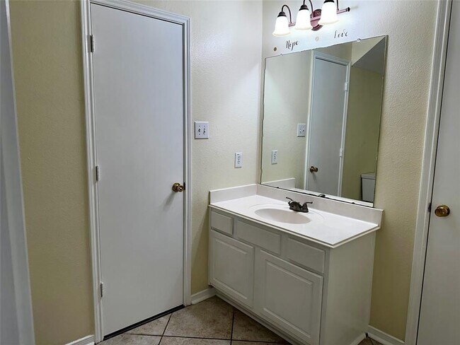Building Photo - 15410 Apple Bloom Way