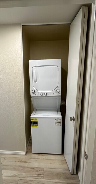 Building Photo - 13322 Caminito Ciera