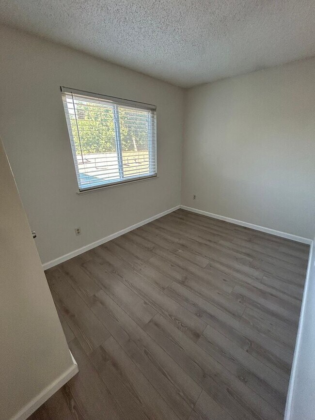 Building Photo - REDUCED!!!