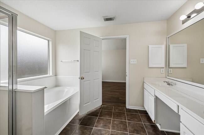 Building Photo - 15519 Hickory Dale St