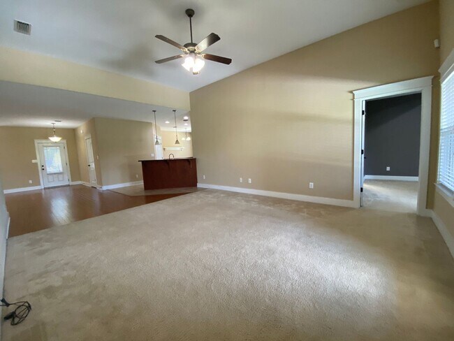 Building Photo - 3 Bedroom/2.5 Bathroom Home in Daphne