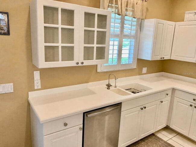 Building Photo - 2775 Royal Palm Dr