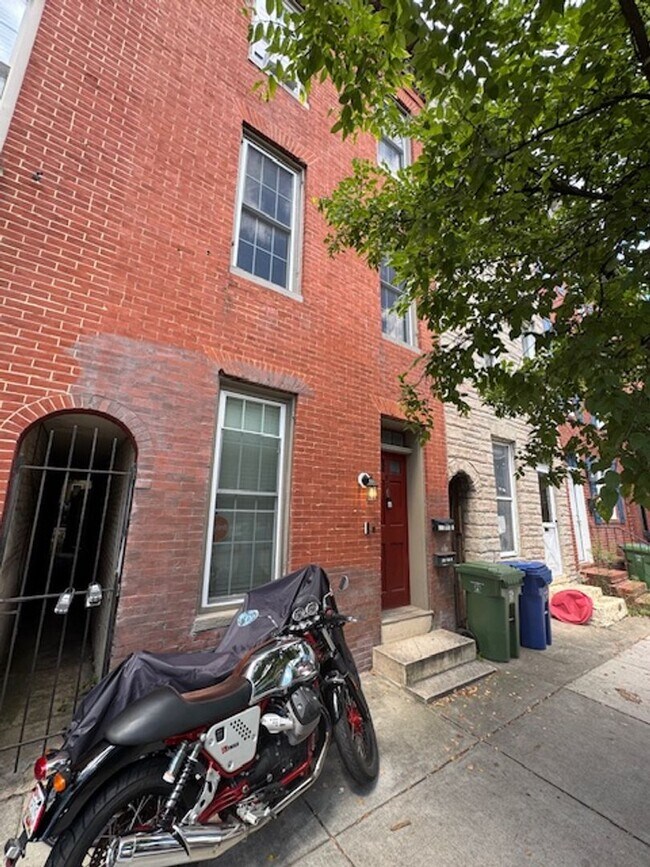 Building Photo - 930 S Hanover St