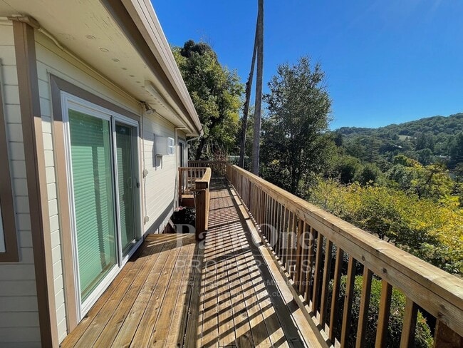 Building Photo - Spacious Home In Lafayette Hills
