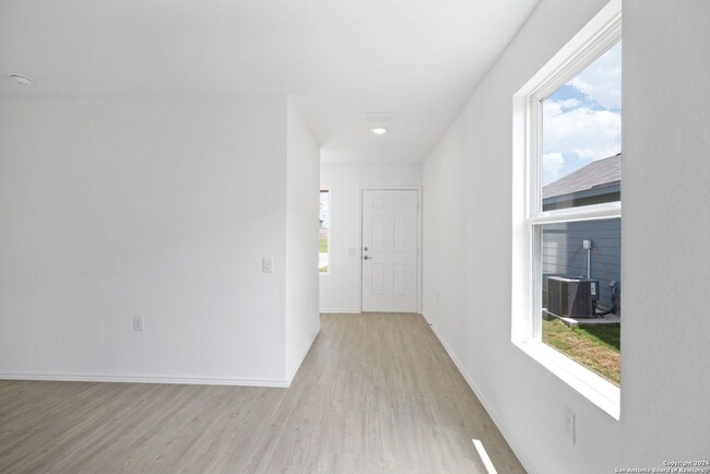 Building Photo - 1422 Laima Curve