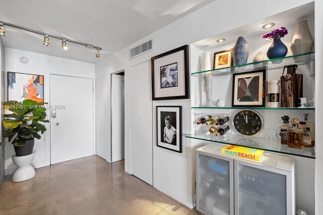 Building Photo - 5 Island Ave