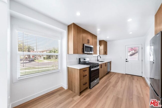 Building Photo - 1258 Mariposa St