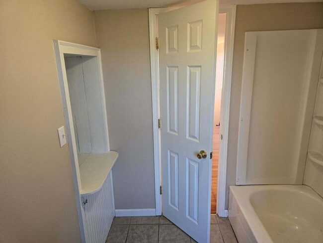 Building Photo - 2470 Collis Ave