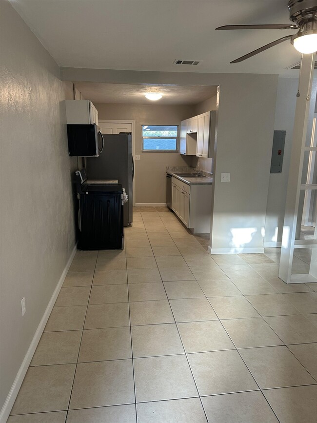 Building Photo - 1518 Arizona St