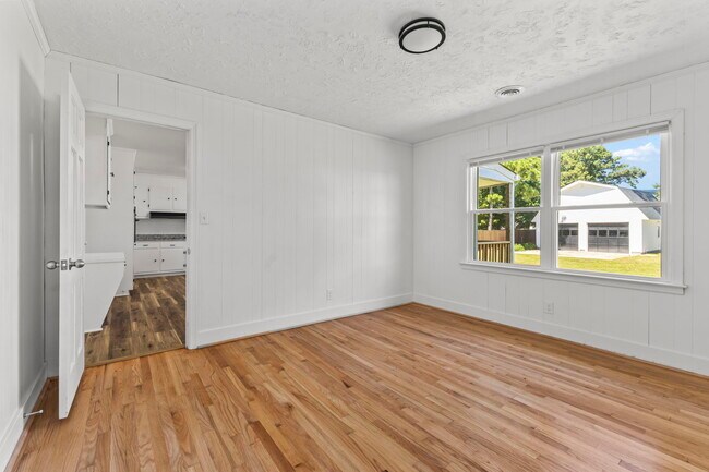 Building Photo - 1155 Melvin Dr