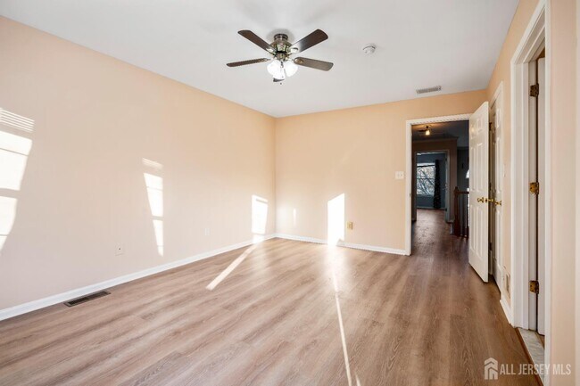 Building Photo - 11 Windsong Cir