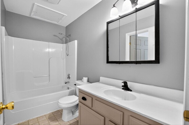 Building Photo - 40077 Big Chestnut Rd