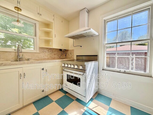 Building Photo - 262 Browning Ave