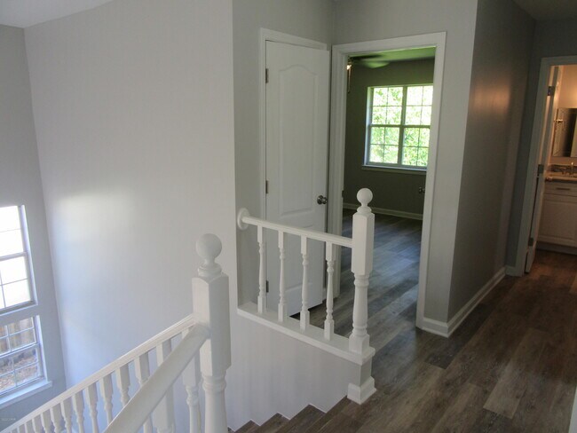 Building Photo - 801 Plantation Way