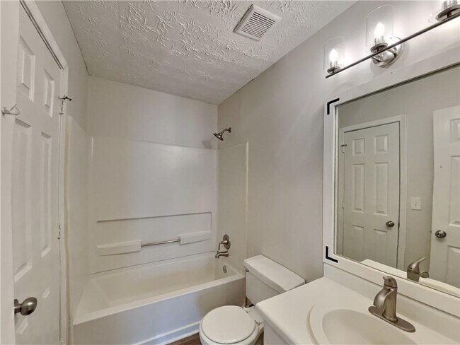 Building Photo - 107 Bridge View Dr