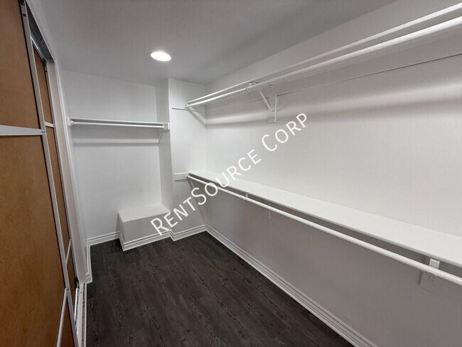 Building Photo - 40055 Castana Ln