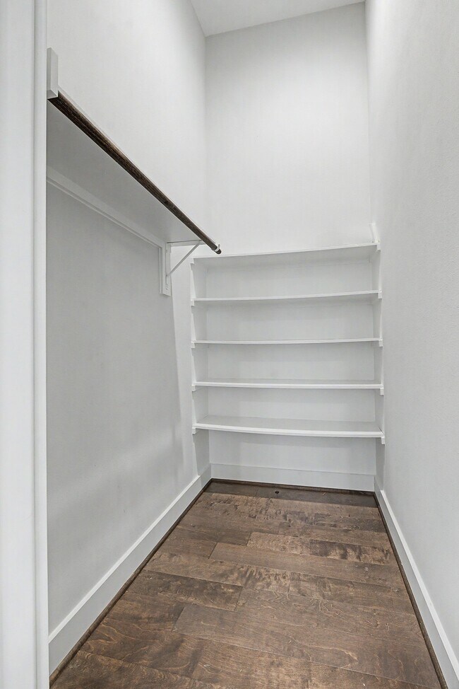 Building Photo - 1226 W 26th St