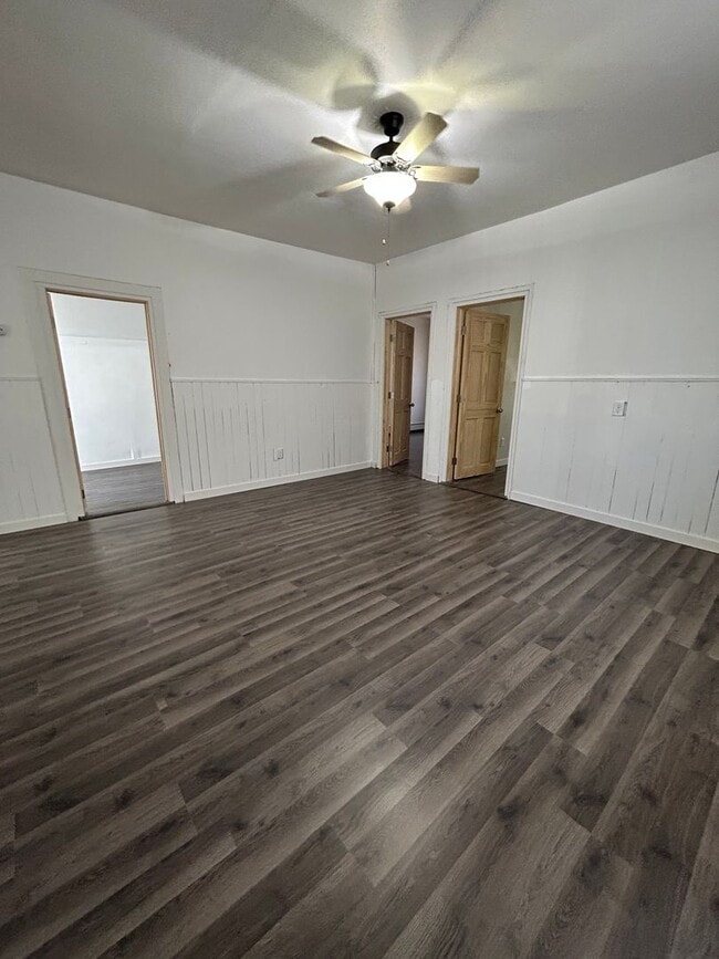 Building Photo - Three Bedroom Home Near Gundersen