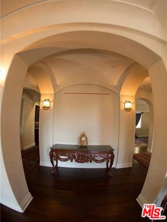 Building Photo - 3889 Old Topanga Canyon Rd