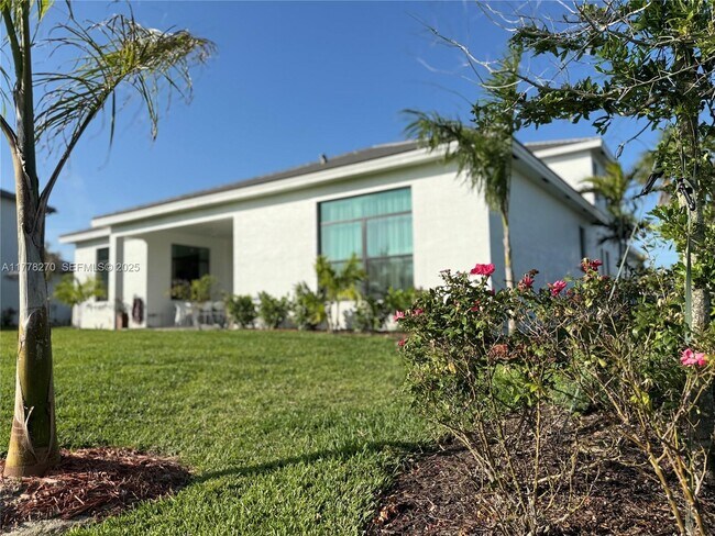 Building Photo - 11460 SW Pietra Wy