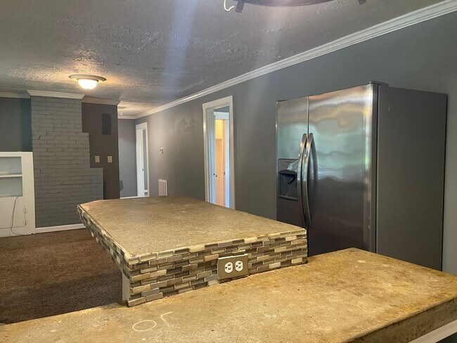 Building Photo - 210 Jerry Rd